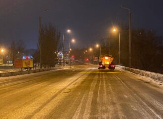 Циклон в Одессе: в мэрии рассказали, как чистят улицы от снега (фото)