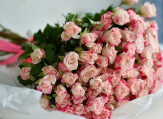 Курьерcкая доставка цветов в Одессе от Flowers.ua
