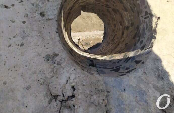 мыс Большой Фонтан, дырка