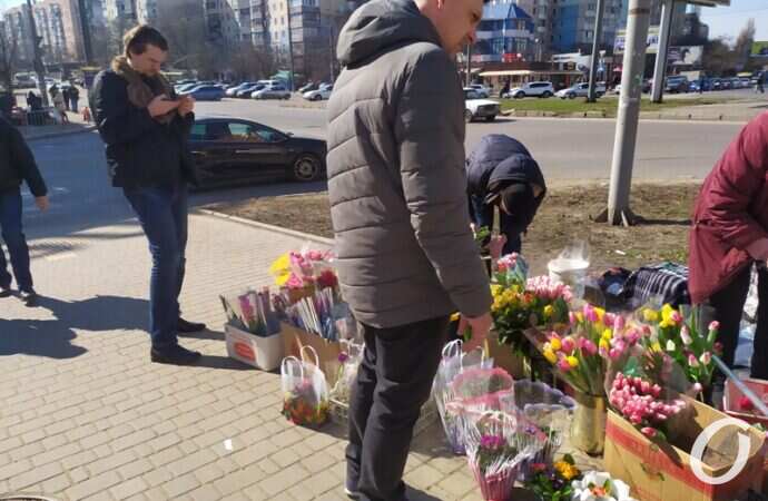 8 марта, одессит выбирает цветы