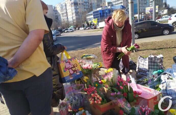 8 марта в Одессе, торговля цветами