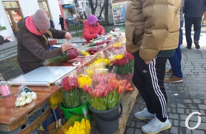8 марта в Одессе, тюльпаны