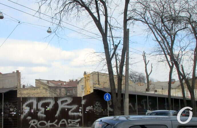 Адрес есть, а дома нет: в Одессе демонтировали обрушившееся здание на Торговой (фото)