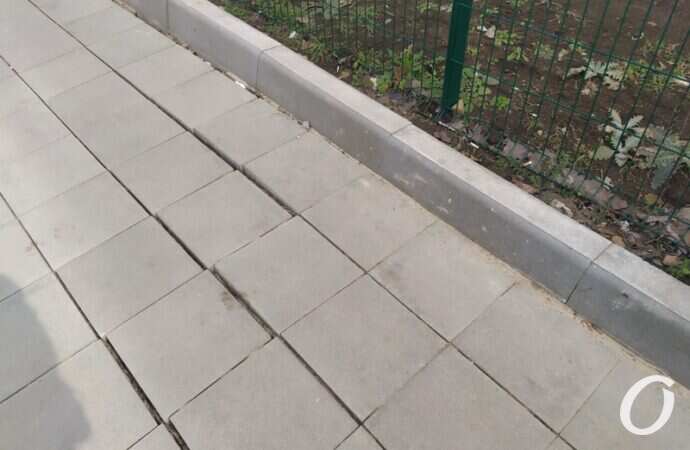 Одесская велоэстакада, провал плитки