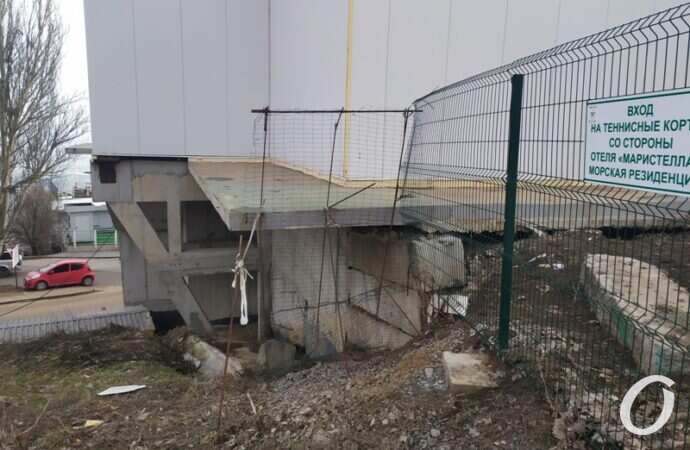 Одесская велоэстакада, у дороги