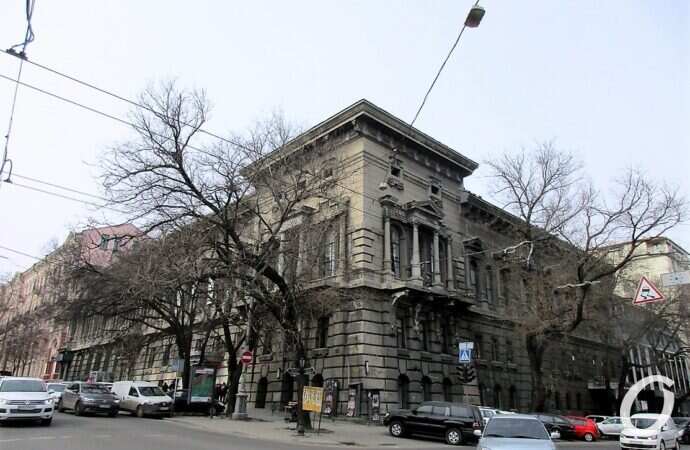 здание Ломбарда, вид издали