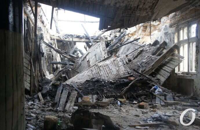 руины ДК в Черноморке3