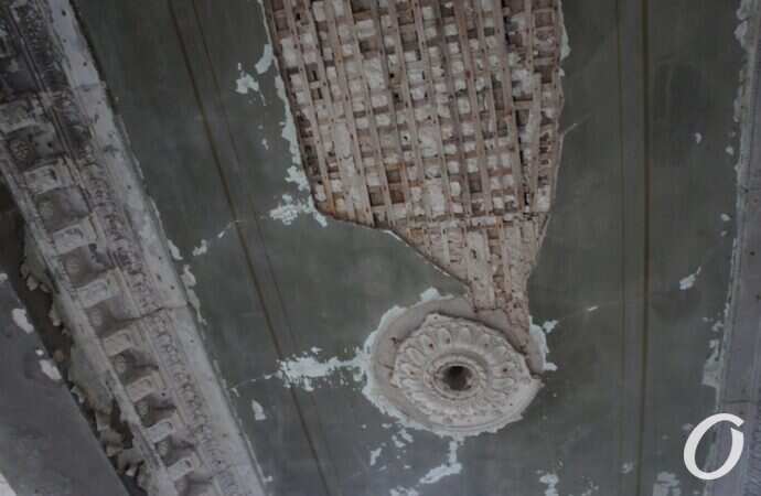 руины ДК в Черноморке, потолок