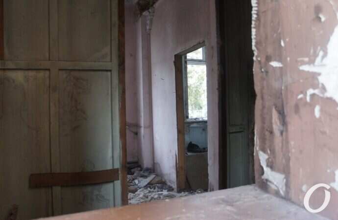 руины ДК в Черноморке4