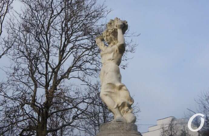 руины ДК в Черноморке, фонтан2