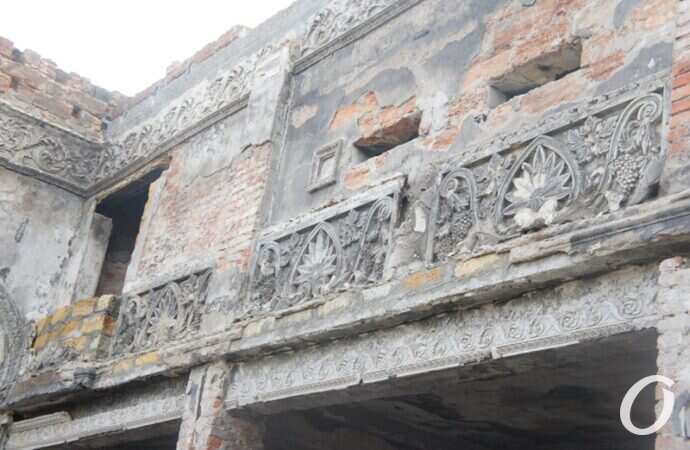 руины ДК в Черноморке, стены