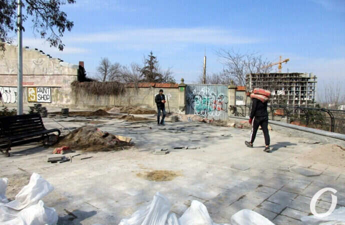 В Одессе снова ремонтируют обновленную часть бульвара Жванецкого: слабые места масштабного проекта (фото)