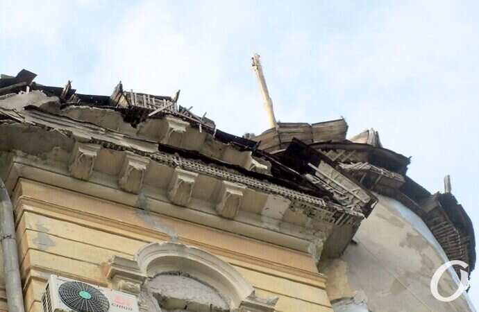 Маразлиевская, 38, карниз