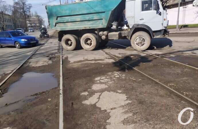 перекресток на Фонтане, грузовик