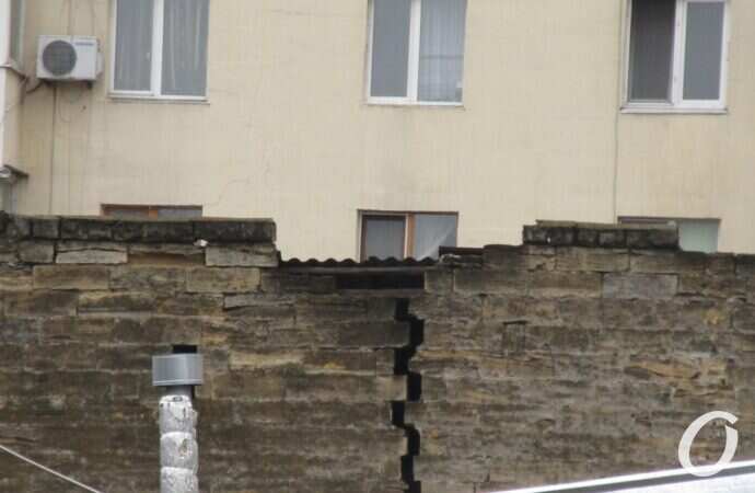 дом на Пищоновской, трещина3