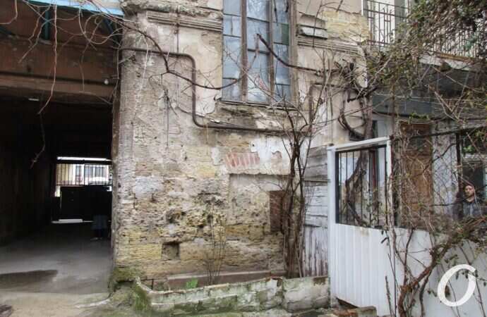 дом на Пищоновской, двор