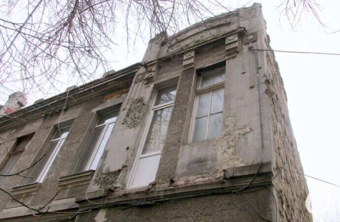 Жители одесского дома на Пишоновской: «Боимся однажды оказаться под завалами» (фото)