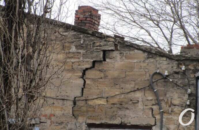 дом на Пищоновской, трещина2