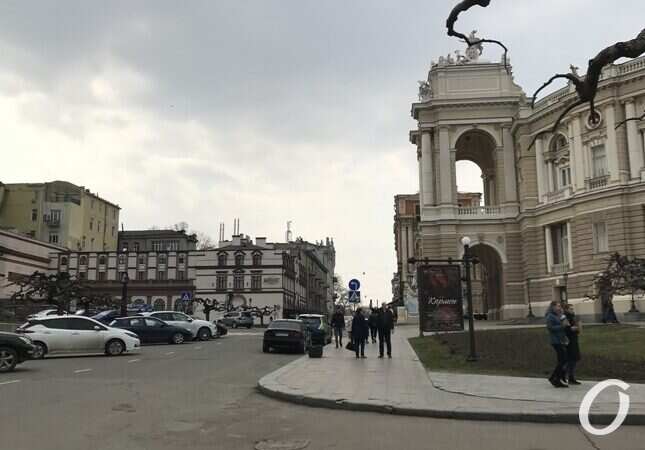 красная зона в Одессе, театр