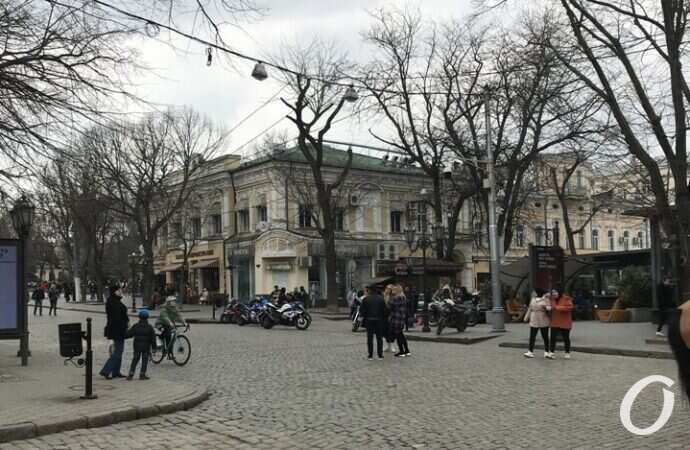 красная зона в Одессе, Дерибасовская7