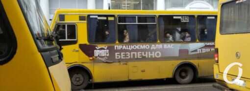 Пассажиры одесской маршрутки задержали женщину, снимавшую объекты инфраструктуры (видео)