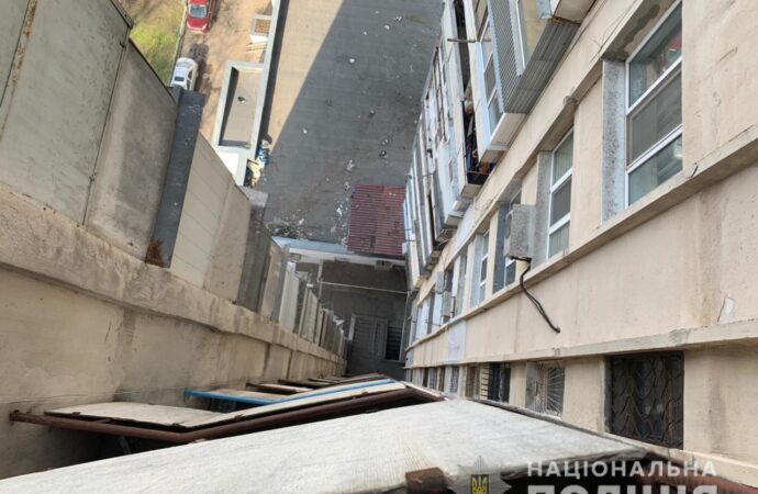 В Одессе юноша спрыгнул с 15-го этажа (фото)