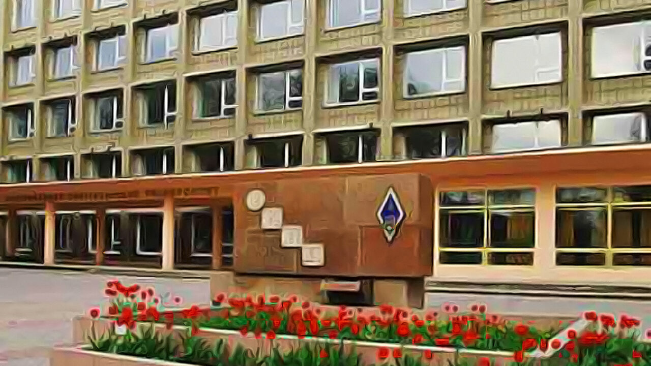 Порно қолды кискаға салады