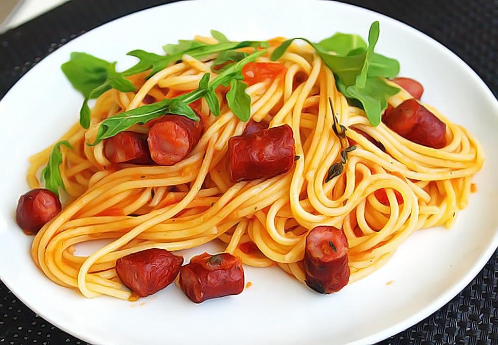 Спагетти с колбасой