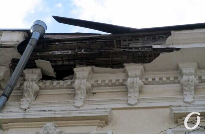 Екатерининская, карниз