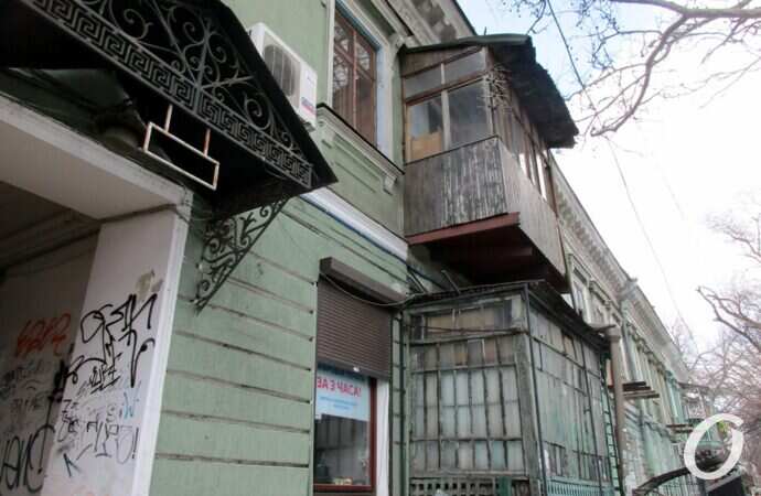 Екатерининская, вход, граффити