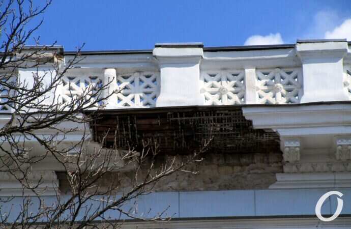 Екатерининская, карниз