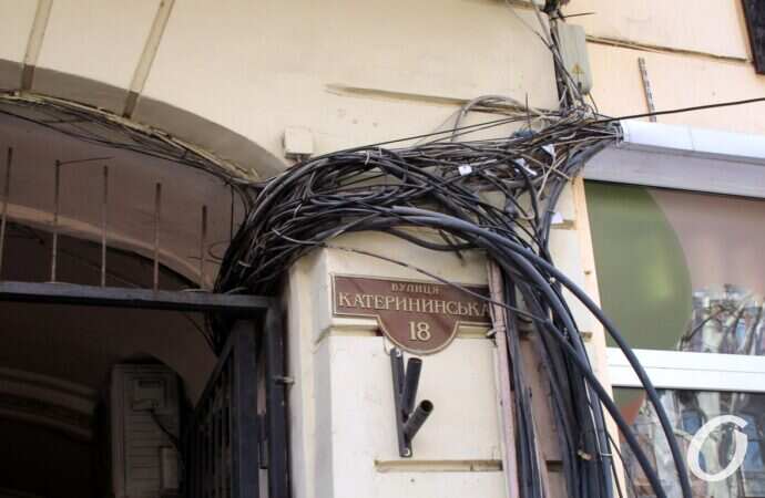 Екатерининская, арка, провода