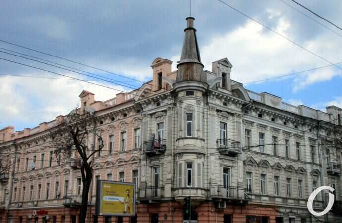 Екатерининская, угловое здание