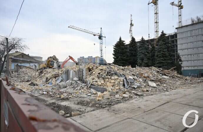 стройка на Прохоровской, руины