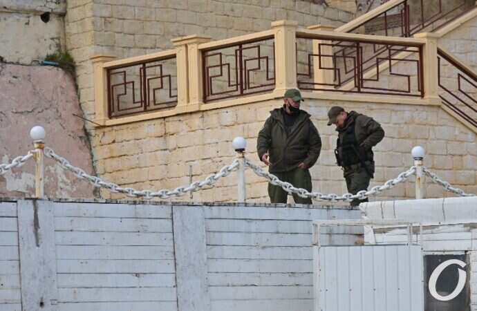 Аркадия, демонтаж, стража