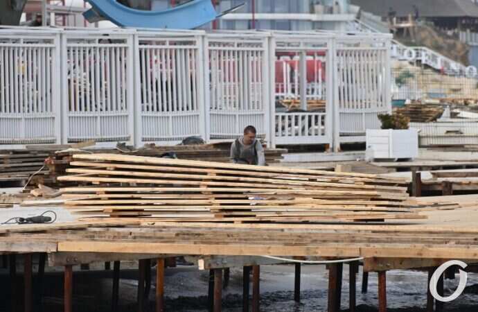 Аркадия, демонтаж, рабочий, доски