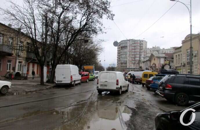 квартал у Привоза, машины