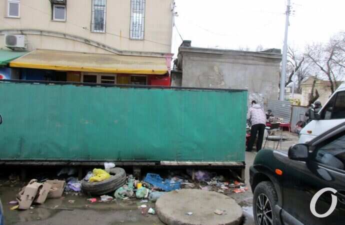 у Привоза, мусор