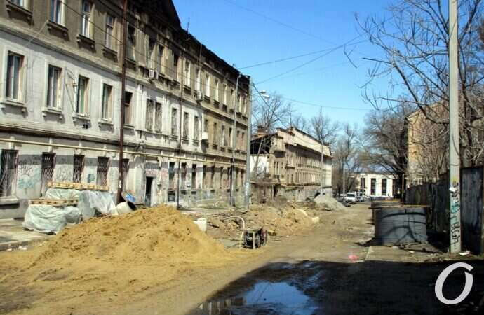 Деволановский спуск, начало ремонта, песок