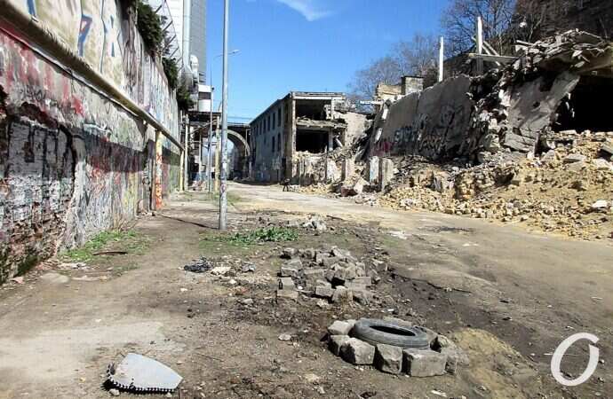 Деволановский спуск, начало ремонта, развалины