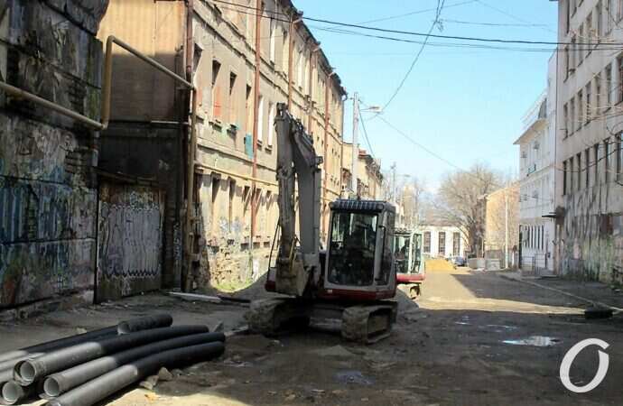 Деволановский спуск, начало ремонта, техника