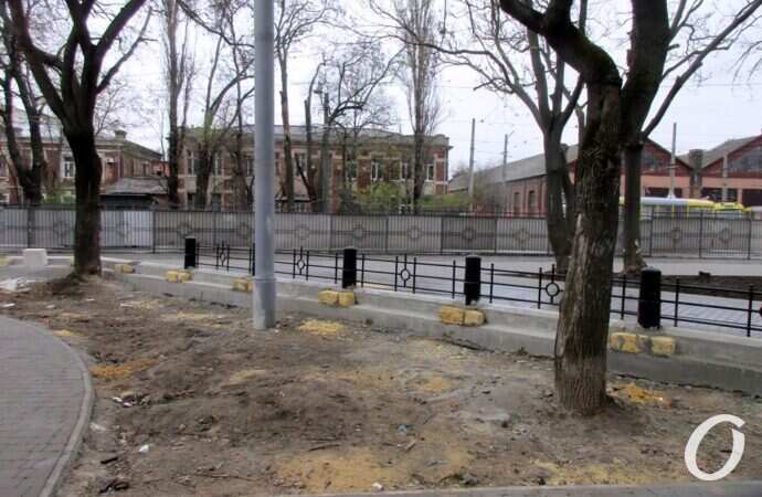 Алексеевский сквер, ограда3