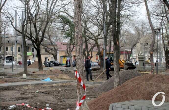 Алексеевский сквер, ограждение