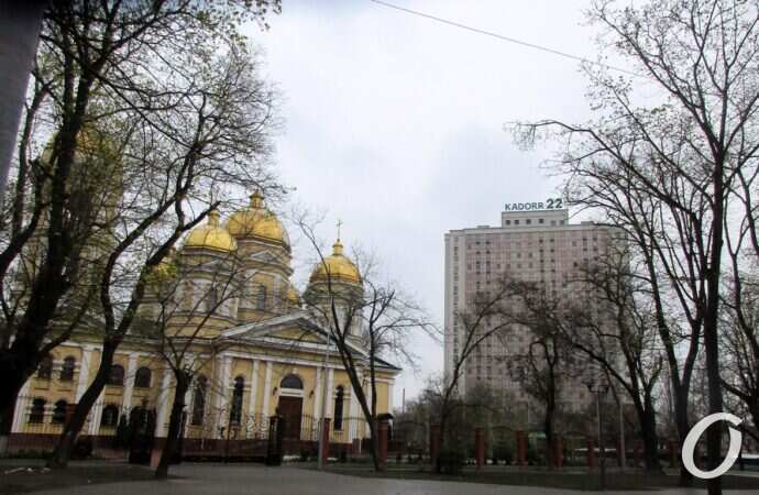 Алексеевский сквер, храм и Кадорр