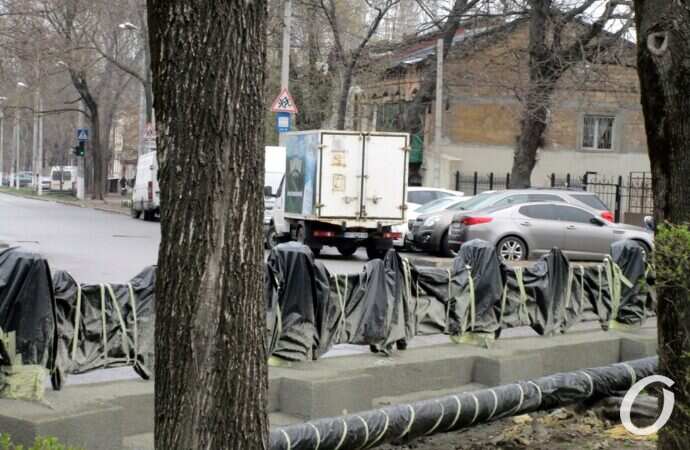 Алексеевский сквер, ограда