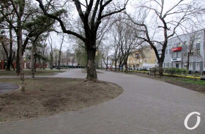 Алексеевский сквер, дорожка