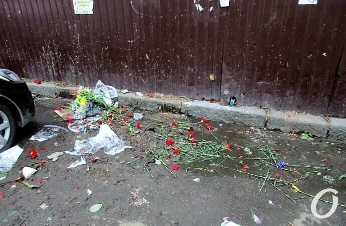 участок у Привоза в Одессе, мусор