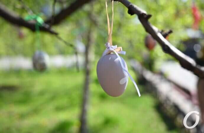 Пасхальное дерево, писанка