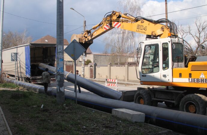 В Одессе на Даче Ковалевского обновляют магистральный водопровод