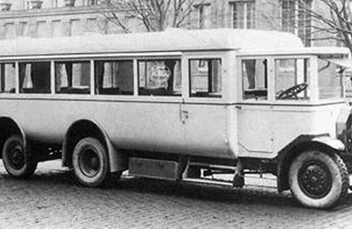 Незнакомая Одесса: 95 лет назад в город приплыли первые автобусы (фото)